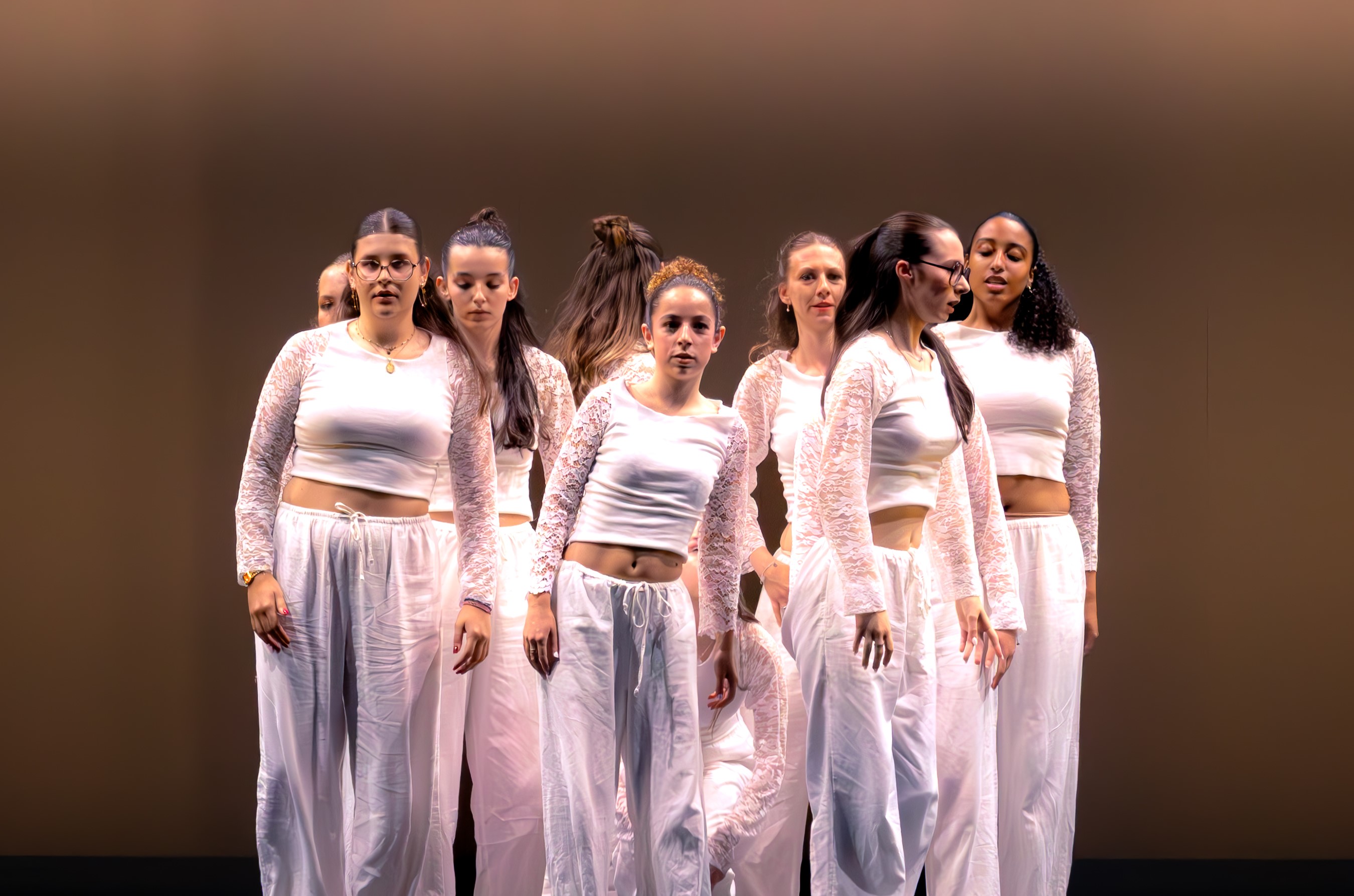 Photographie professionnelle de danse de groupe réalisée par Antoine Laroche, photographe à Bordeaux